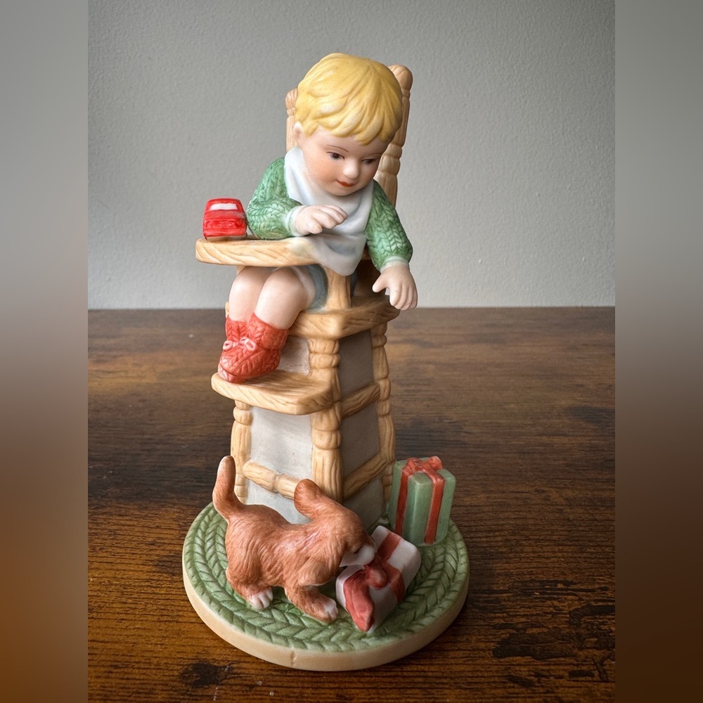 Vtg 1992 Enesco Treasured Memories "Baby's First Christmas" Porcelain Figurine